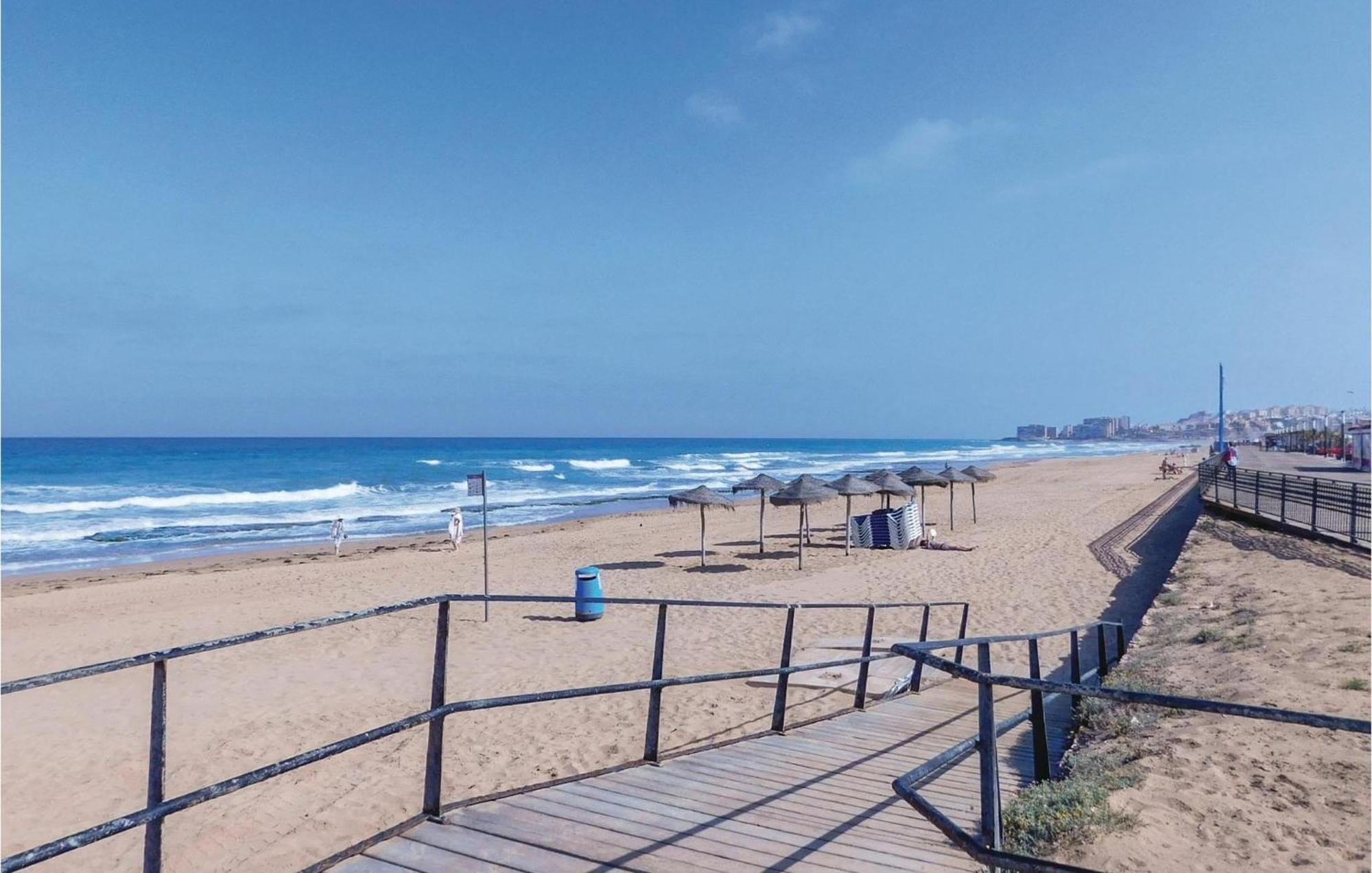 Cozy Apartment In Torrevieja-La Mata With Kitchen Esterno foto